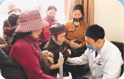 “曼巴小馬”馳騁澤庫草原（健康故事匯·最美醫生）