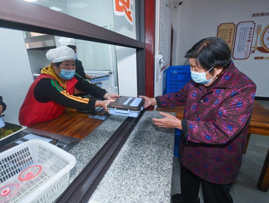 全力守護2.67億多老年人健康養老——2021年度國家老齡事業發展公報透視