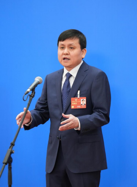 張文宏委員帶來兩份提案，都與老百姓看病有關