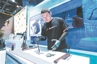 “黑科技”讓殘障人士開啟“無礙”生活-易網健康養生網 “黑科技”讓殘障人士開啟“無礙”生活