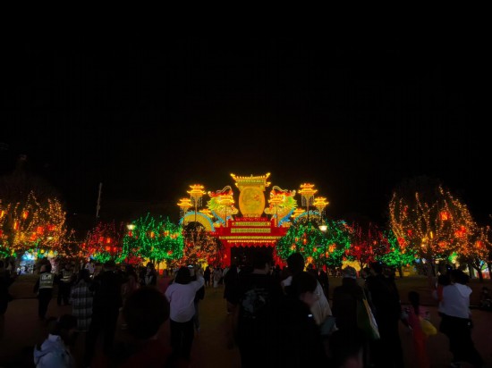 新春消費集中釋放 三大市場持續火熱-易網健康<a href=http://www.gyfww.com/jkys/ target=_blank class=infotextkey>養生</a>網 新春消費集中釋放 三大市場持續火熱