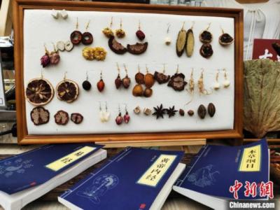中醫藥刮起“國潮風” 年輕人青睞時尚養生