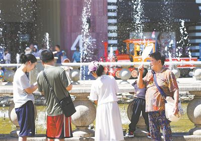 高溫來襲請收好這份防護貼士-易網健康<a href=http://www.gyfww.com/jkys/ target=_blank class=infotextkey>養(yǎng)生</a>網 高溫來襲請收好這份防護貼士