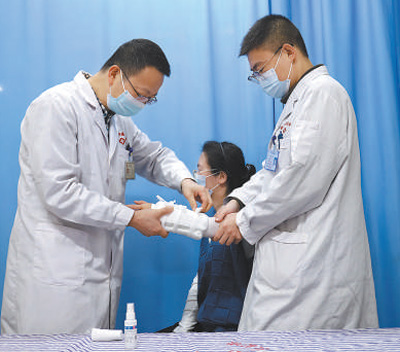 用好醫(yī)保基金  減輕就醫(yī)負(fù)擔(dān)（人民眼·深化醫(yī)保支付方式改革）