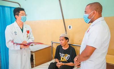 遇見這群中國(guó)醫(yī)生，坦桑小伙從絕望中掙脫