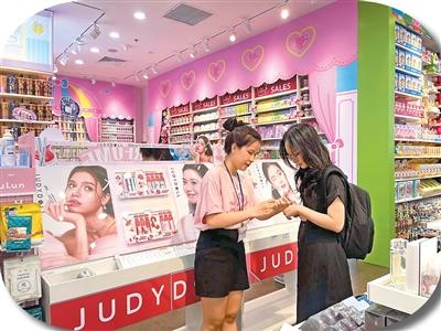 國貨美妝“出海” 扮靚“顏值經(jīng)濟(jì)”