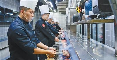 干了30多年，“俺也是國家認證的燒烤料理師啦”（身邊的新鮮事）