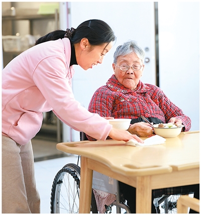 多方共舉，求解照護之困（健康驛站·關注健康老齡化②）