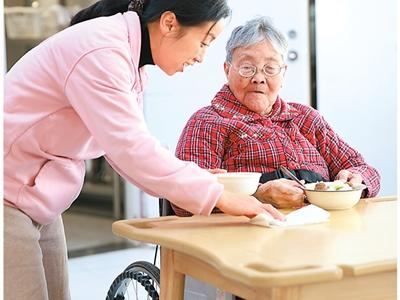 多方共舉，求解照護之困（健康驛站·關注健康老齡化②）