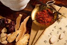 治咽炎，這味中藥是醫生的看家寶！只用它泡水喝就夠了