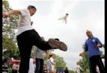 踢毽子可延緩?fù)炔克ダ?但45歲之后最好避免