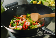 炒菜用味精好還是雞精好？