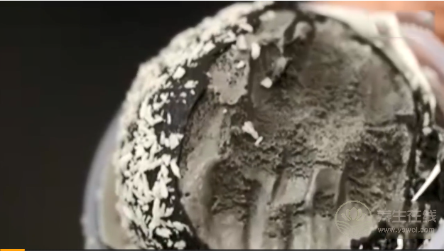 網紅冰激凌椰子灰國外禁售 網紅黑色冰淇淋的危害