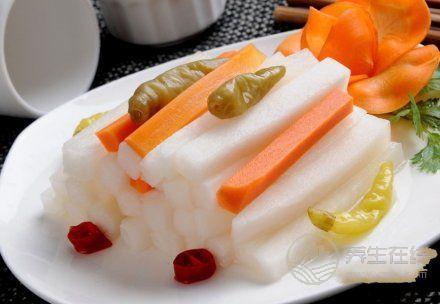 如何腌制酸甜微辣爽口的白蘿卜條？