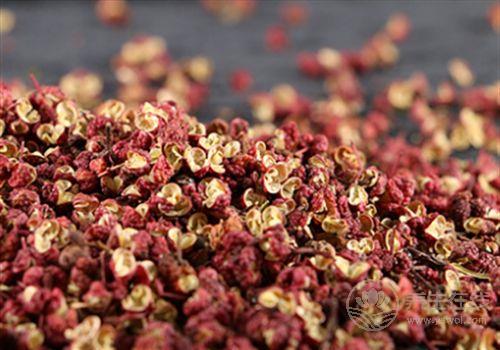 每天用它來泡腳，暖身還能抗衰老！家家都有，趕快去試試