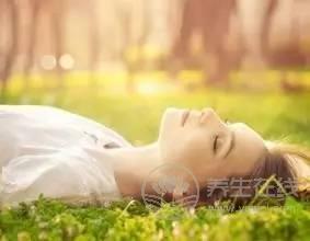 嗓子不舒服未必要服藥，這些杏仁食療方就能解決問題！