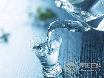 早上空腹喝杯溫開水有4大好處