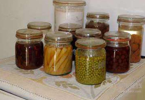 這些食物美味可口，但應(yīng)該少吃