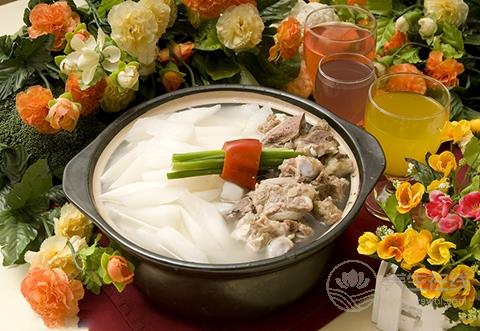 煲湯不是越久越<a href=http://www.gyfww.com/jkys/ target=_blank class=infotextkey>養生</a> 這些誤區你千萬別犯 煲湯不是越久越養生 這些誤區你千萬別犯