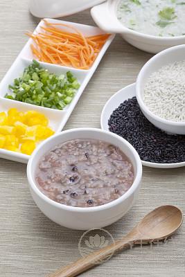 乳鴿+生姜，不到2周，胃脹胃疼胃酸不見了，胃病也好多了！