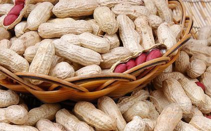 吃花生刺激胸部二次發育 推薦花生豐胸食譜