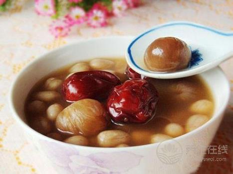 吃花生刺激胸部二次發育 推薦花生豐胸食譜