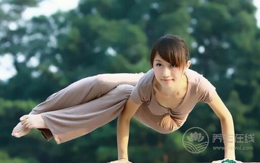 練瑜伽能減肥嗎5個招式拉長你的腿