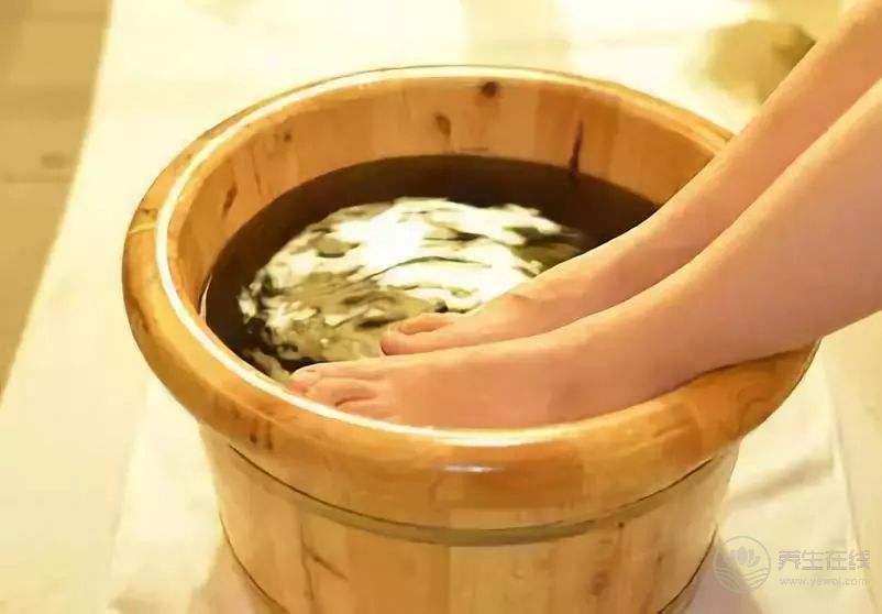 每天用它來泡腳，暖身還能抗衰老！家家都有，趕快去試試