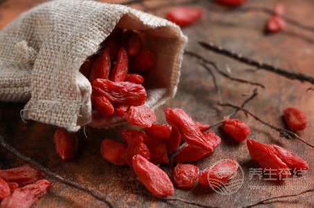 晚上睡前吃五粒枸杞有什么好處？