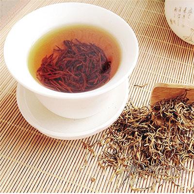 醫生提醒：空腹千萬別亂吃，這些食物越吃腸胃越傷