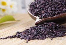 女性不想提前衰老，3種黑色食物可多吃，家家常備