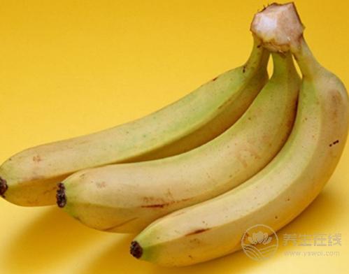 儲存香蕉不變色、不長黑斑的妙招，學了總能用得到