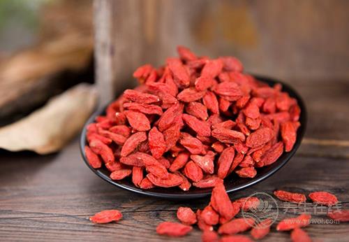 視力下降要注意，6種食物多吃