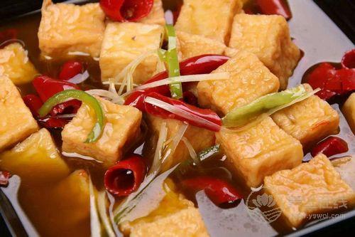 教你煎豆腐小竅門，這么做豆腐不會碎！