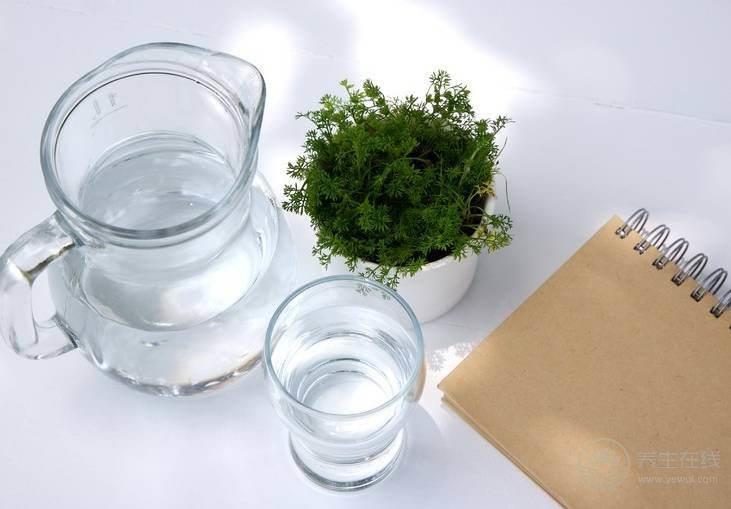 夏天喝水有講究，這幾點要注意