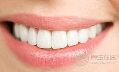 想要美白牙齒就吃這些食物，效果比洗牙好得多