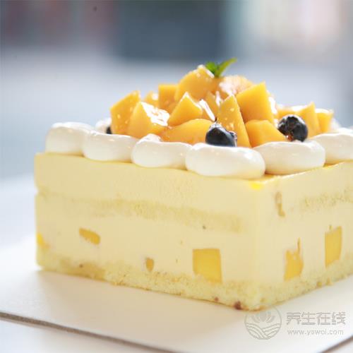 年過40后，這4種食物盡量少碰，以免給血管“添堵”