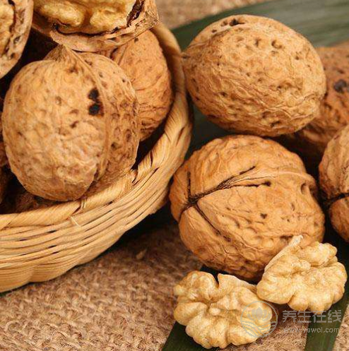 秋季豐收,核桃的營(yíng)養(yǎng)價(jià)值高,但這2種吃法不可取 秋季豐收,核桃的營(yíng)養(yǎng)價(jià)值高,但這2種吃法不可取