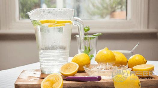 檸檬水美白，但不可過量飲用