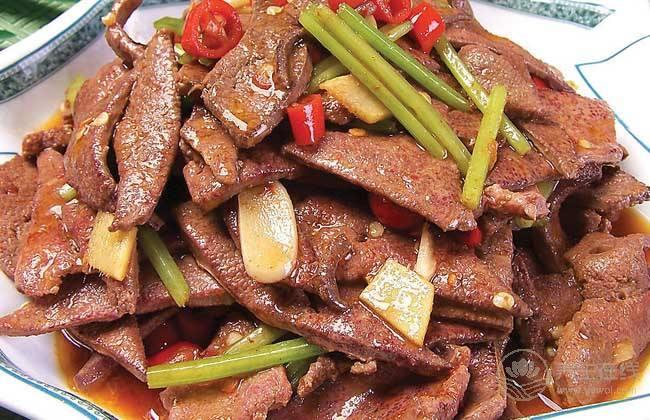 喜歡吃菠菜的要注意，不宜和這些食物一起吃