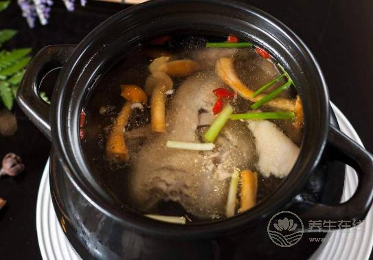 雞湯養生，這5種人最好不要喝，小心引病上身