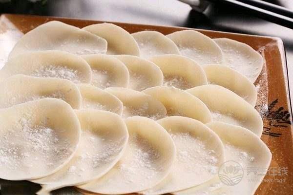 常買餃子皮和面條的人注意了!一定要注意辨別這點 常買餃子皮和面條的人注意了!一定要注意辨別這點