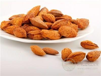 杏仁不能和什么同吃？