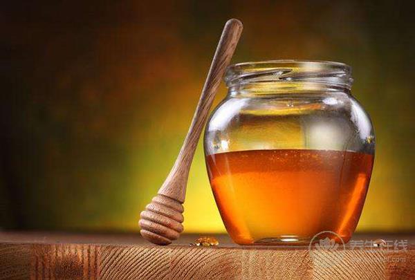 早上喝蜂蜜水好嗎？專家：不要空腹喝
