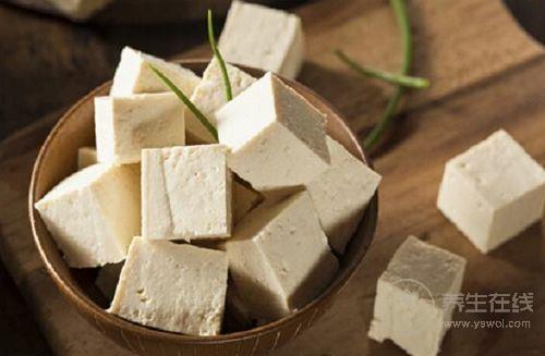 教你煎豆腐小竅門，這么做豆腐不會碎！