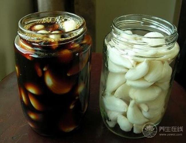 醋泡大蒜有很多養生功效，但是3類人不適合吃