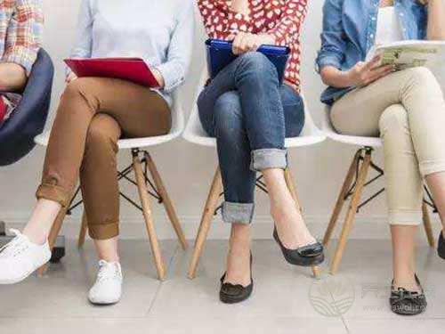 9成人都不知!蹺腿會(huì)引發(fā)這幾種病 9成人都不知!蹺腿會(huì)引發(fā)這幾種病