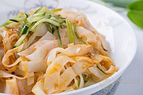 喝酒時不能吃這4樣食物，很多人都不知道