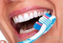 這么多年你刷牙的方法都錯了，牙醫告訴你應該怎么刷牙