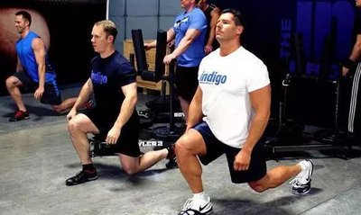 在健身房健身時哪些動作可以練腿 在健身房健身時哪些動作可以練腿